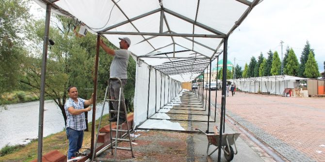 Devrek’te Yaz Şenlikleri Stantları Kurulmaya Başlandı