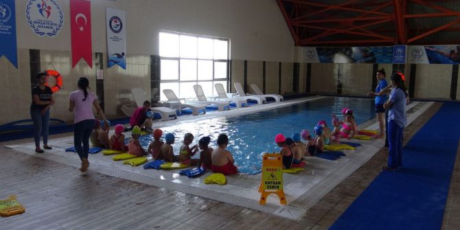 Kars’ta Minik Öğrenciler Havuzla Tanıştı