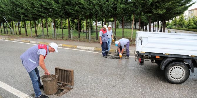 Başiskele’de Su Taşkınlarını Önleme Çalışmaları Sürüyor