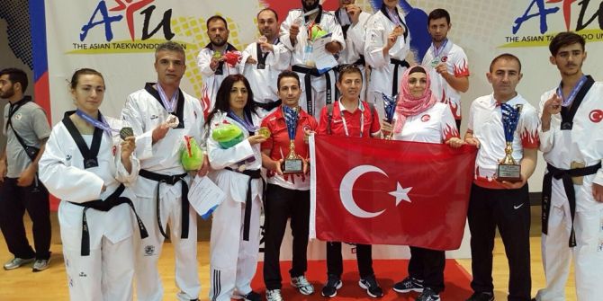 Kağıtspor’lu Ayşe Dudu Asya Tekvando’da Gururlandırdı