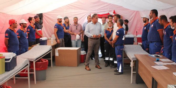 Vali Tekinarslan Sağlık Görevlilerini Ziyaret Etti