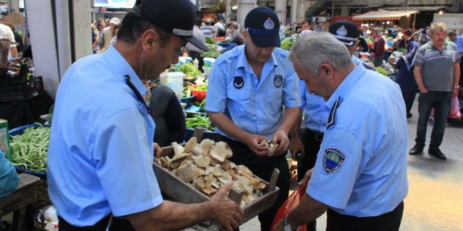 Zabıta Halk Pazarında 50 Kiloluk Mantara El Koydu