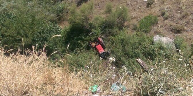 Traktör Uçuruma Yuvarlandı: 3 Yaralı