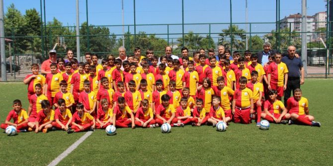 Gülüç Belediyesi Yaz Futbol Okulunu Açtı
