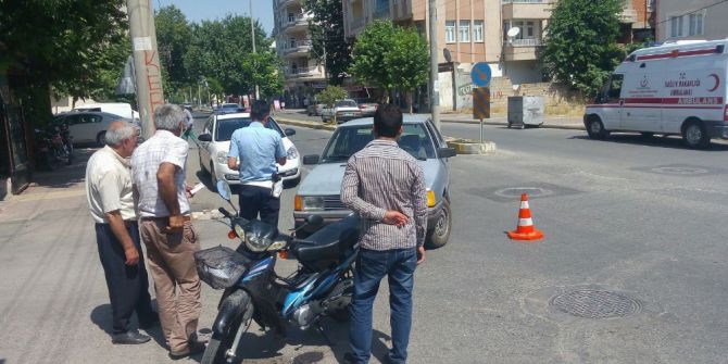 Otomobille Motosiklet Çarpıştı: 2 Yaralı