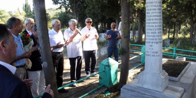 Kılıçdaroğlu, Yahya Kaptan’ın Mezarını Ziyaret Etti