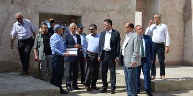 Vali Haktankaçmaz Tarihi Camide İncelemelerde Bulundu