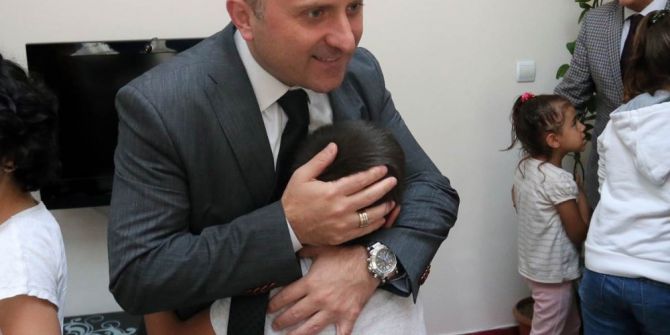 Vali Varol Sevgi Evlerinde