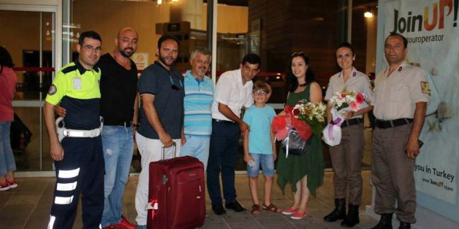 Şehidin Emanetleri Muğla’da Jandarma Tarafından Çiçeklerle Karşılandı