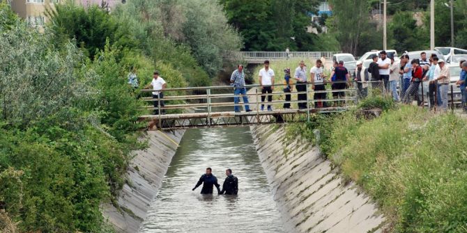 Kanala Düşen Otomobilde Kaybolan Genci Arama Çalışmaları Devam Ediyor
