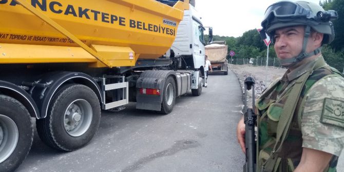 Hafriyat Kamyonu Sürücüsü Uygulama Noktasından Kaçtı, Hareketli Anlar Yaşandı