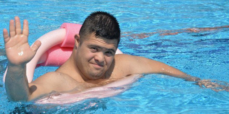 Mersin Büyükşehir’in Engelliler İçin Açtığı Yüzme Kursu Başladı