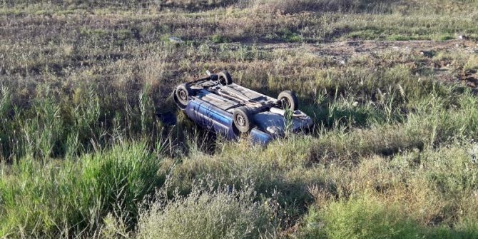 Otomobil Tarlaya Uçtu : 3 Yaralı