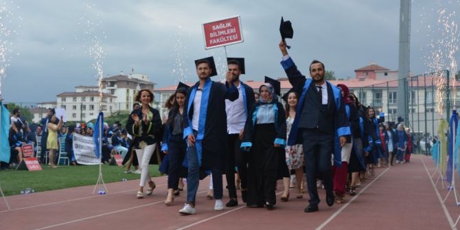 Düzce Üniversitesi’nde Mezuniyet Coşkusu Yaşandı