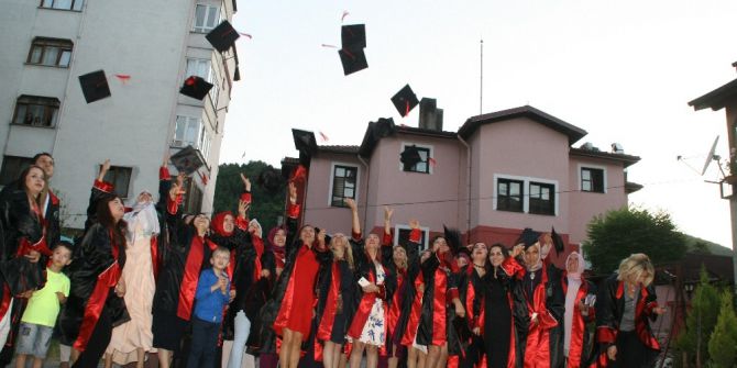 Devrek’te Lise Öğrencilerinin Mezuniyet Coşkusu