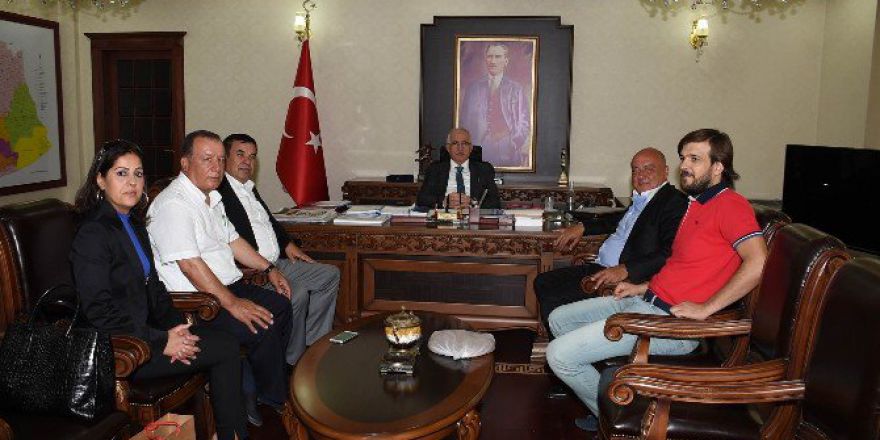 Vali Tuna Kızılay Heyetini Kabul Etti