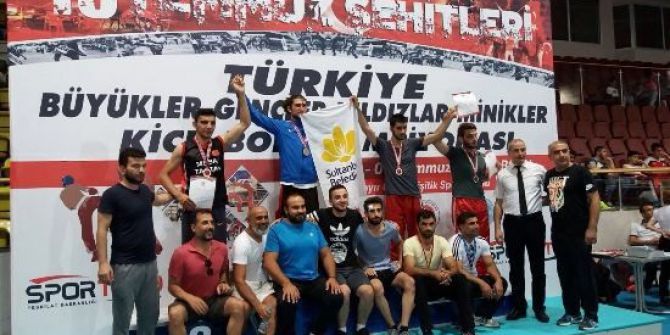 Tuncelili 2 Sporcu Kick Boks’ta Türkiye Üçüncüsü Oldu