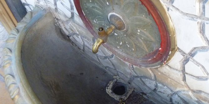 Osmanlı Mimarisinden Esinlenerek Yapılan Muslukları Tahrip Ettiler