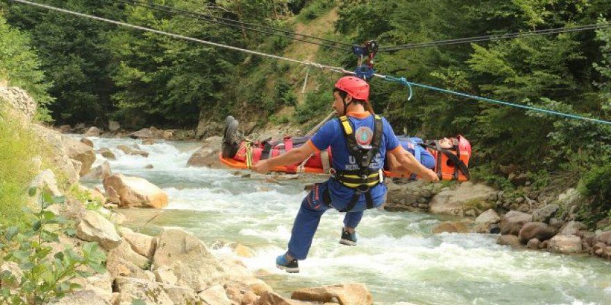 Rize’de Sağlık Çalışanları Böyle Eğitiliyor