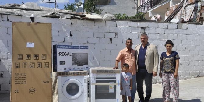 Akhisar’da Evi Yanan Aileye Büyükşehir Desteği