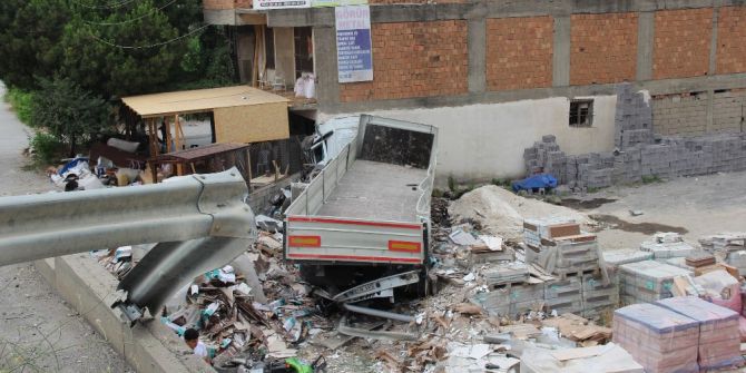 Asitli Yüklü Tanker Tıra Çarptı, Faciadan Dönüldü: 2 Yaralı