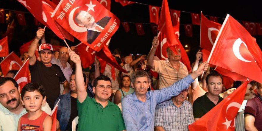 Demokrasi Nöbetinde Türk Sanat Müziği Rüzgarı Esti