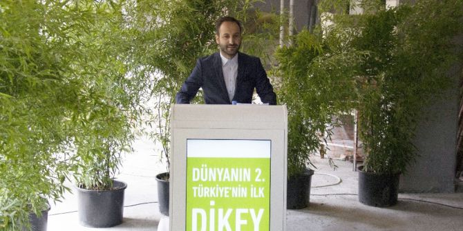‘Dikey Orman’ın İlk Ağacı 40 Metre Yüksekliğe Dikildi