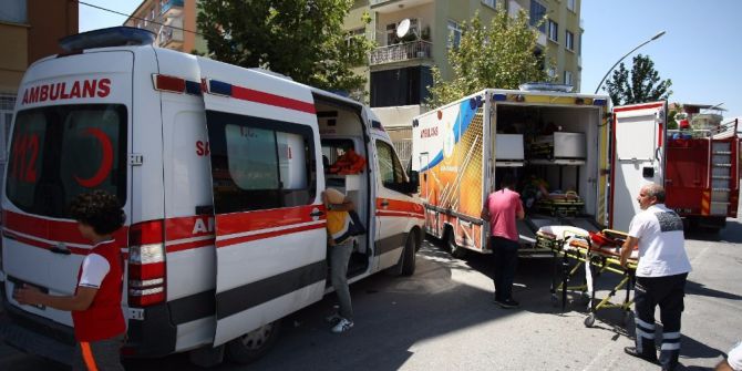 Malatya’da Yangında 20 Kişi Dumandan Etkilendi