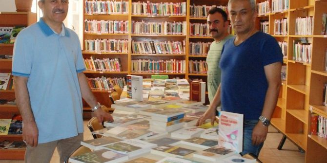 Karacabey Kütüphanesine Yeni Kitaplar Geldi