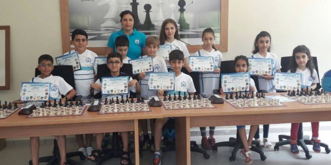 Yıldırımlı Çocuklar Satranç Öğreniyor
