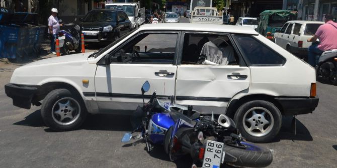 Motosiklet Sürücüsü Kazayı Ucuz Atlattı