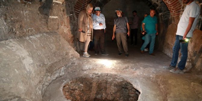 Başkan Yazgı, Restoresi Devam Eden Tarihi Hamamda İnceleme Yaptı