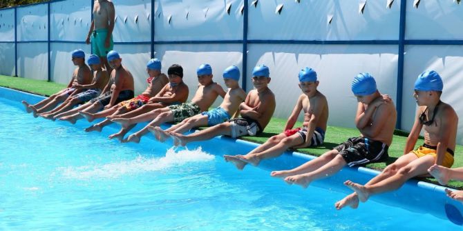 Eyüplü Çocuklar Havuzları Doldurdu