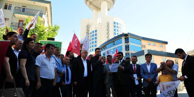 Arif Şirin (Ozan Arif) Hakkında, Mhp Lideri Bahçeli’ye Hakaret Gerekçesiyle Suç Duyurusu