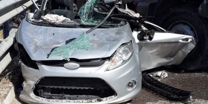 Tır İle Otomobil Çarpıştı: 2 Ölü, 2 Yaralı