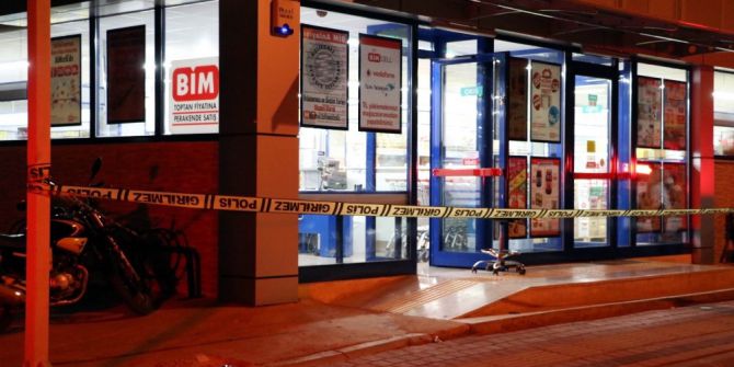 Antalya’da Alışveriş Merkezinde Silahlı Soygun