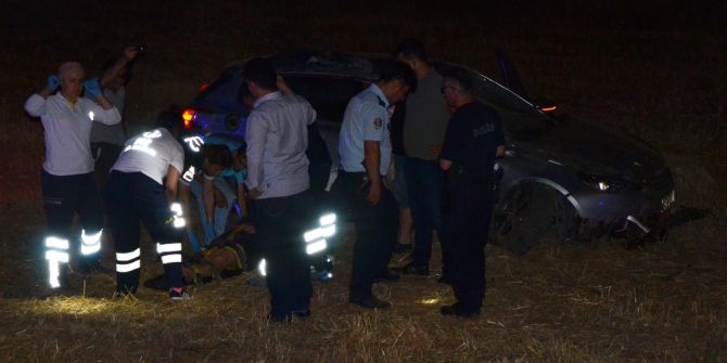 Milas’ta Kontrolden Çıkan Araç Tarlaya Uçtu; 2 Yaralı