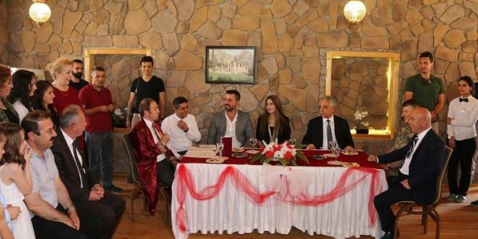Vali Toprak, Genç Çiftin Nikâh Törenine Katıldı