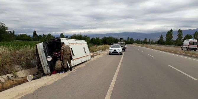 Erzincan’da İşçi Minibüsü Devrildi: 19 Yaralı