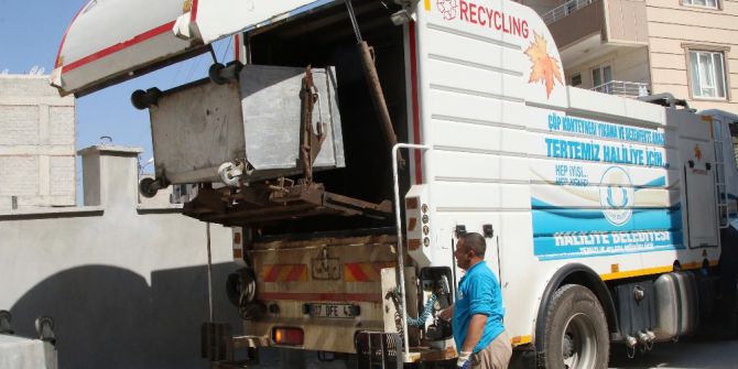 Haliliye’de Çöp Konteynerleri Dezenfekte Ediliyor