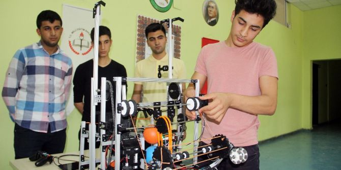 İki Ayda Yaptıkları Robotla Türkiye’yi Temsil Edecekler