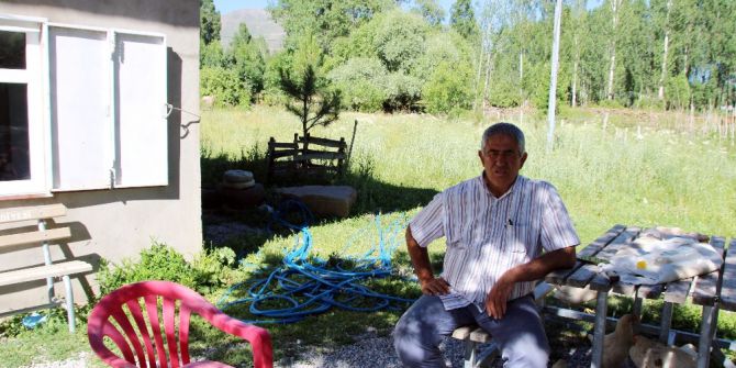 Vartolu Çiftçi 48 Yıldır Gazete Biriktiriyor