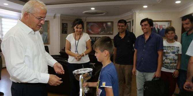 Başkan Görmez’e Çok Özel Kupa