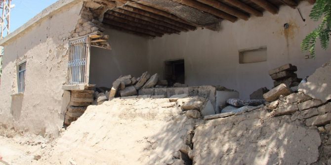 Suriyeli Ailenin Yıkık Evde Yaşam Mücadelesi