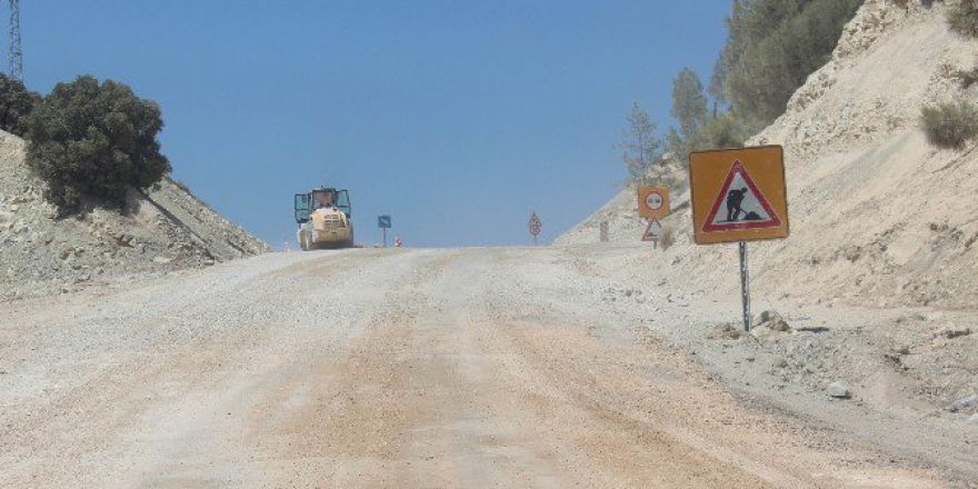 Kilis-islahiye Karayolunda Yol Genişletme Çalışmaları Sürüyor