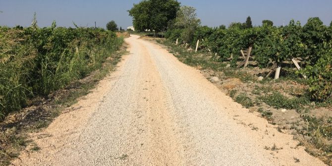 Yunusemre’de Ova Yolları Düzenleniyor