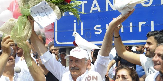 Chp Lideri Kılıçdaroğlu’nun Kafasına Güvercin Kondu