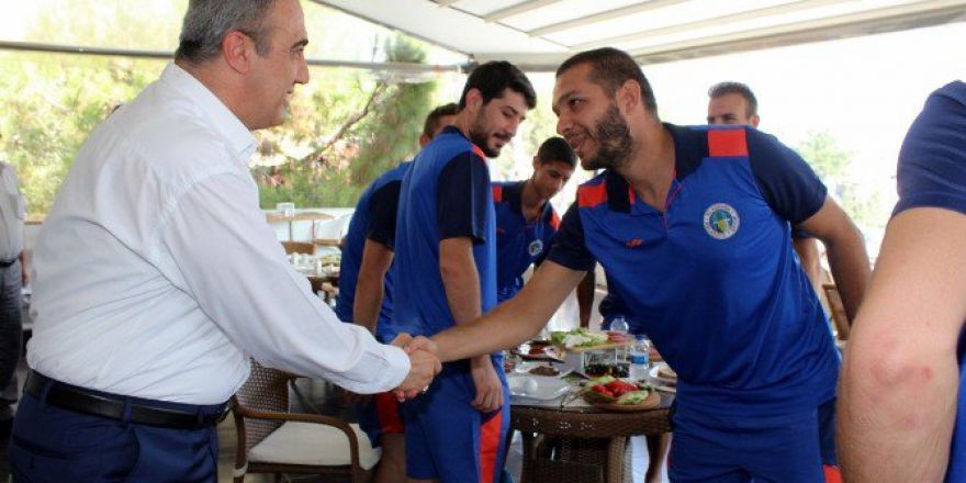 Başkan Karaçoban’dan Futbolculara Moral Kahvaltısı