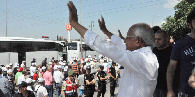 Kılıçdaroğlu, Kendisine Birebir Benzeyen Vatandaşla Yan Yana Yürüdü