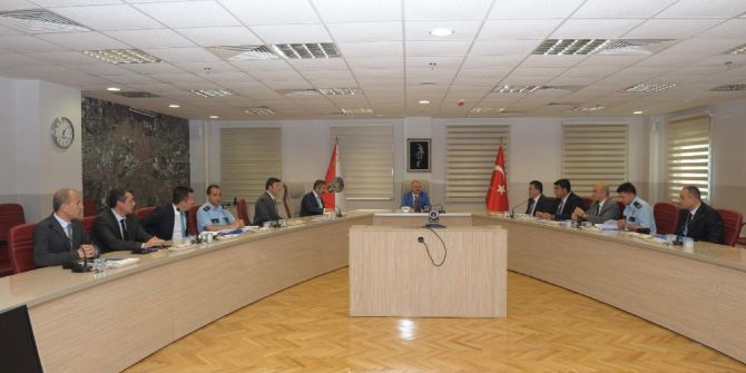 Vali Çakacak, İl Emniyet Müdürlüğünü Ziyaret Etti